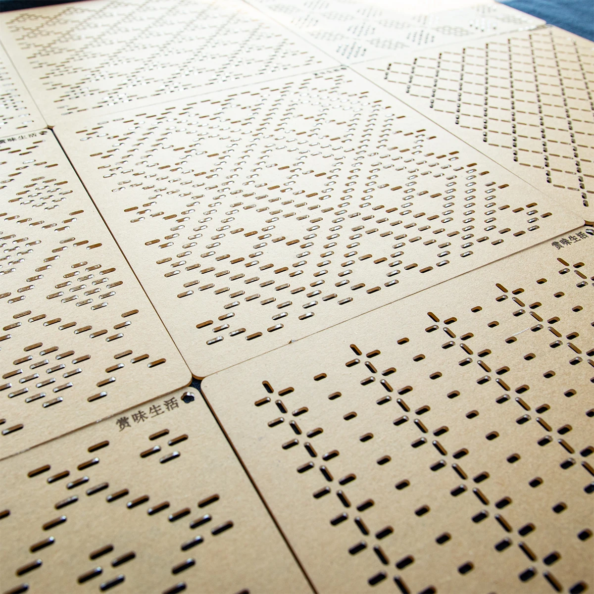 刺しゅうテンプレート：小さな針刺しで手作りDIYを簡単に実現