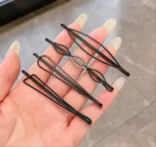 黒のヘアクリップ【後頭部用・サイドバングに最適・頭飾り】