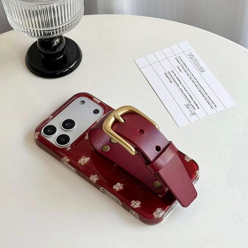 レトロ花柄の牛革腕時計型ケース：iPhoneに最適な保護とインスタ風デザイン