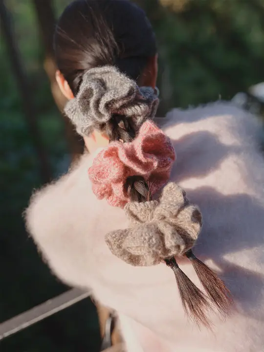 全手作のフレンチドーナツ風ヘアアクセサリー【シルクカシミヤ・大きめサイズ】（セットアップ対応）
