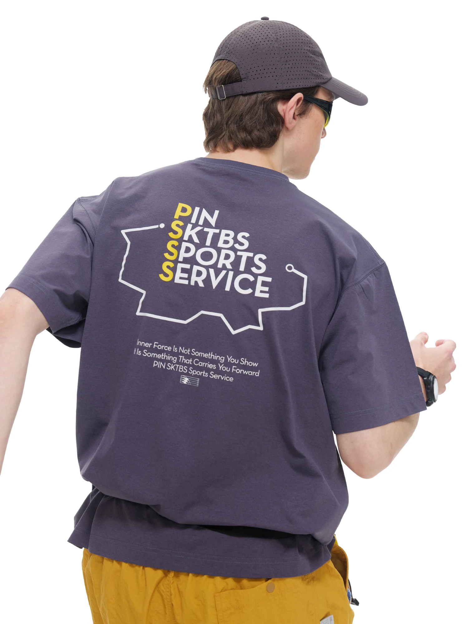 アウトドアで涼しくてスタイリッシュに過ごすには、どんなTシャツがおすすめ？