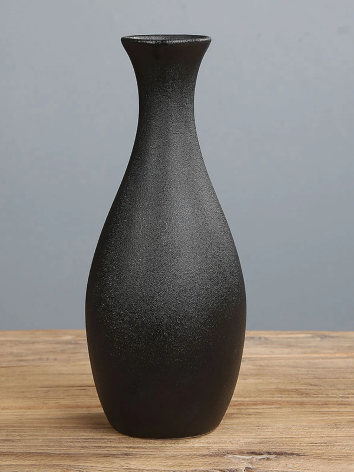 見つけたデイリー雑貨まとめ 完全ガイド 黒陶器のフラワーベースがもたらす静けさ