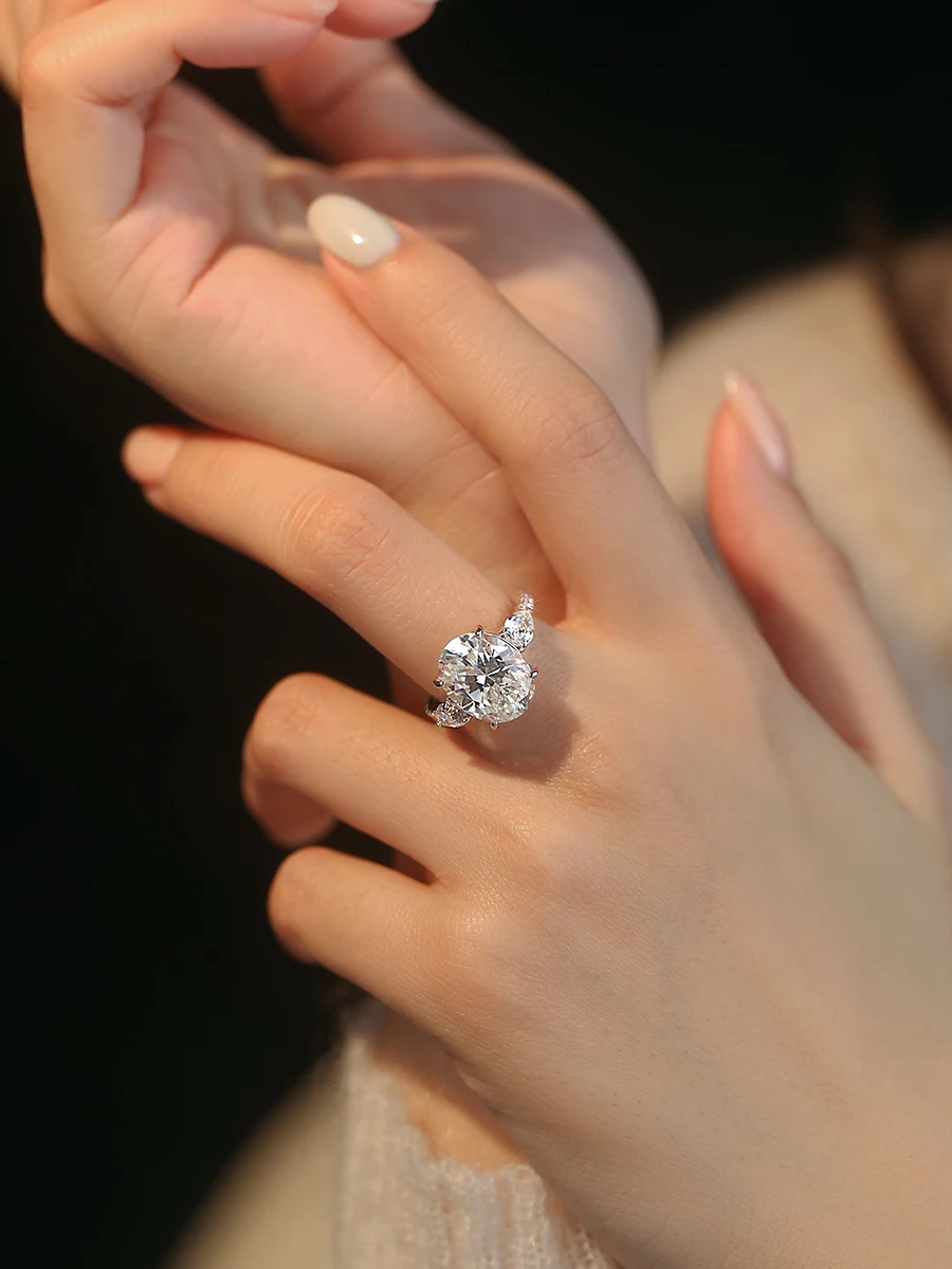 おしゃれな人が選ぶ 結婚指輪は、ブルーダイアモンドの魅力を活かしたデザインが今注目？