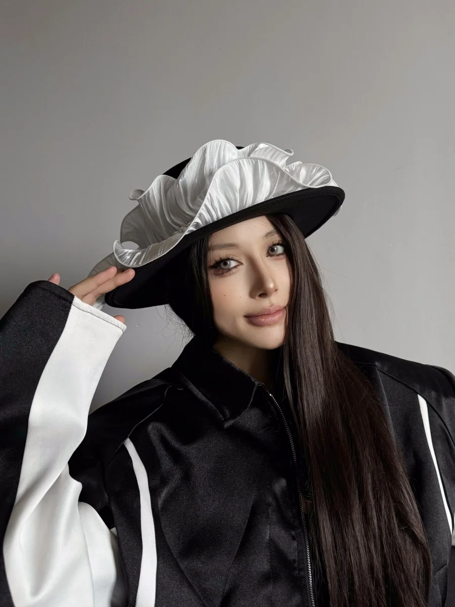 「フリル付きフェルト帽子」を選ぶべき理由は？写真映えと優雅さを両立する、今冬の注目アイテム