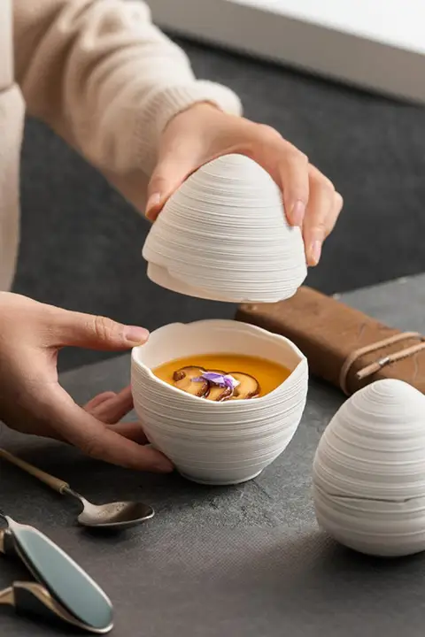 高級感のある陶器製エッグカップ【一人用・ライン模様・蒸し卵用】