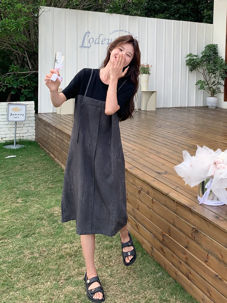 黒いTシャツワンピースで失敗しないコーデは？