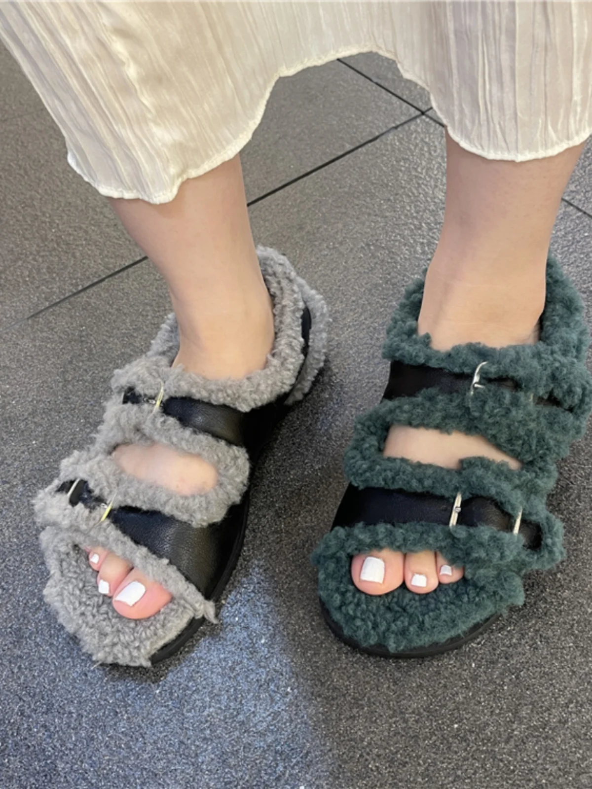 50代60代の女性にぴったり！疲れないクッション性のあるローヒールサンダルはどれがおすすめ？