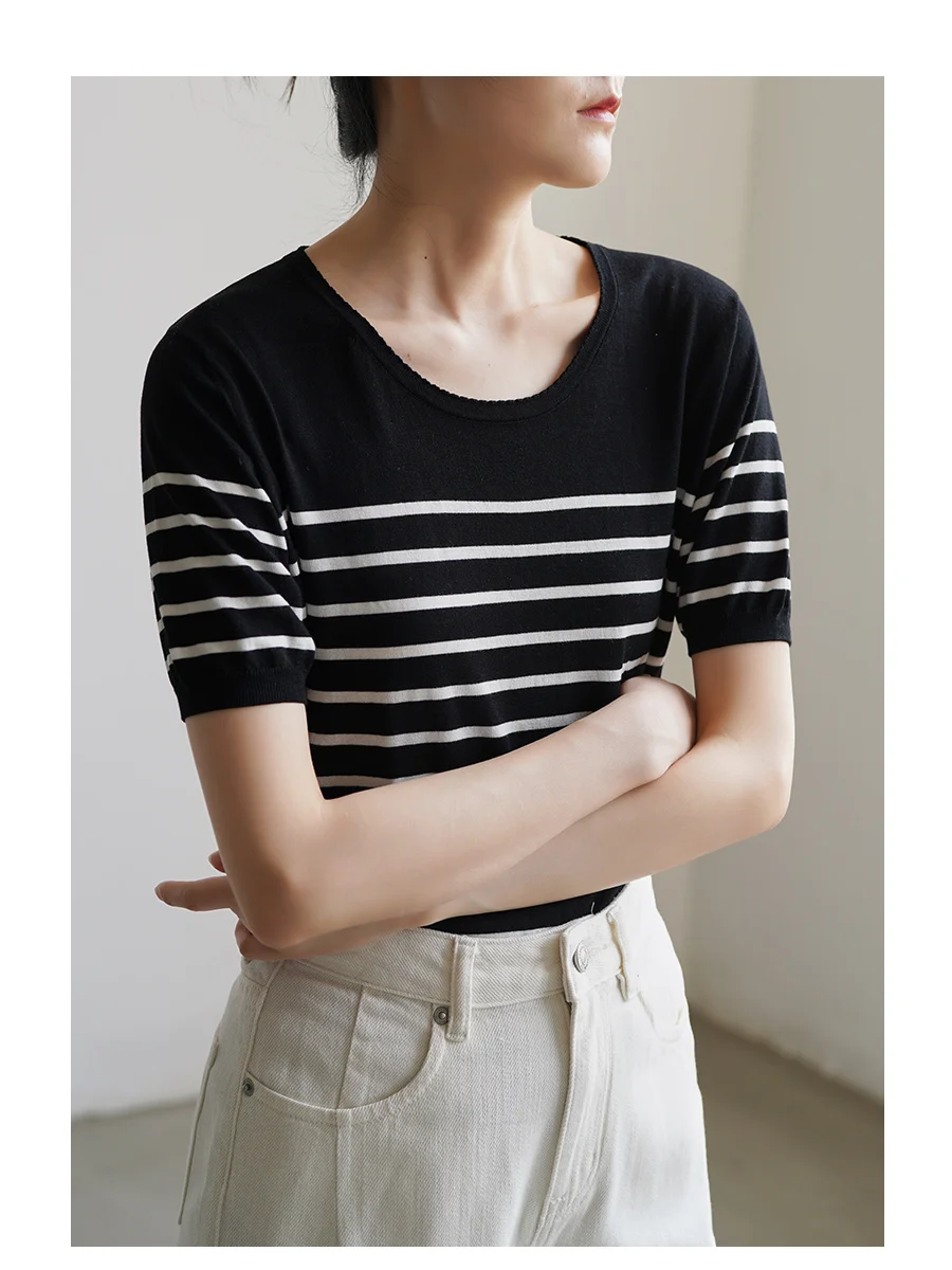 デザイン性のあるサマーストライプニットTシャツ【丸首・シルク混・薄手・女性用】 きれいめコーデに最適なアイテム