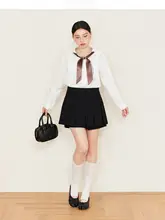 シンプルで美しいデザイン！白いシャツとプリーツスカート（セットアップ対応）