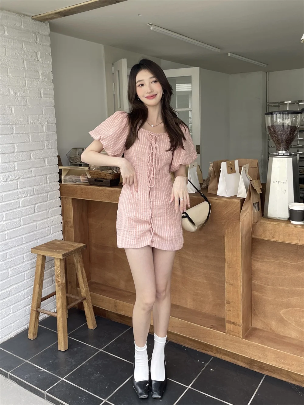 40代女性に合う韓国風ストライプカシュクールショルダードレスの実用性とシーン別活用法