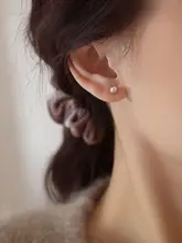 珠飾りデザインの耳釘【小ぶり・シンプル・高級感あり】