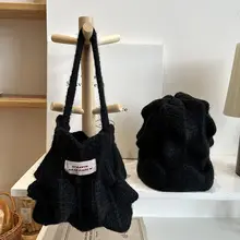 個性的なニットトートバッグと編み帽子のセットアップ（セットアップ対応）