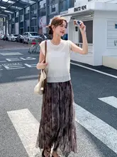 リラクシングニットタンクトップとグラデーションプリントスカートの女性用夏季コーディネート（セットアップ対応）