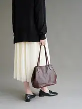 真皮の大容量トートバッグ【女性用・職場通勤・ショルダーバッグ・ブキャットデザイン】