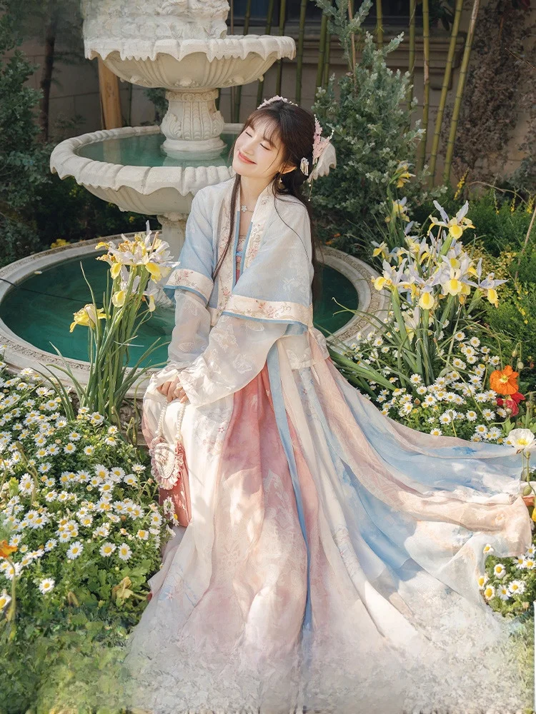 服 白衣 に着る意味は？春の訪れとともに、なぜこの一着が心を癒すのか