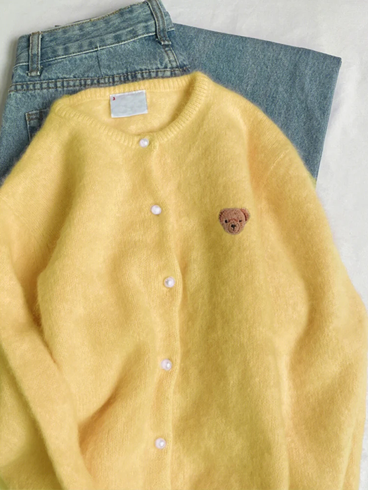 可愛いクマ刺繍のマハ毛ニットカーディガン：通勤風の柔らかさと実用性を実証