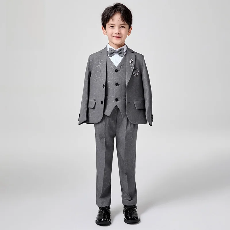 参観日の服装に迷ったとき、どう選ぶ？