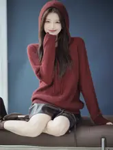 大喜製 ヴィー・ネックカシミヤニットセーター【赤色・女性用・100%カシミヤ・アンクラデザイン】