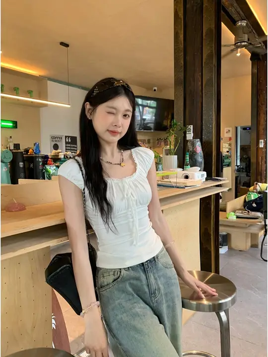白色レース付きリボンデザイン ボックスタイプの半袖Tシャツ【女性用・夏用・スリムフィット・ショート丈】