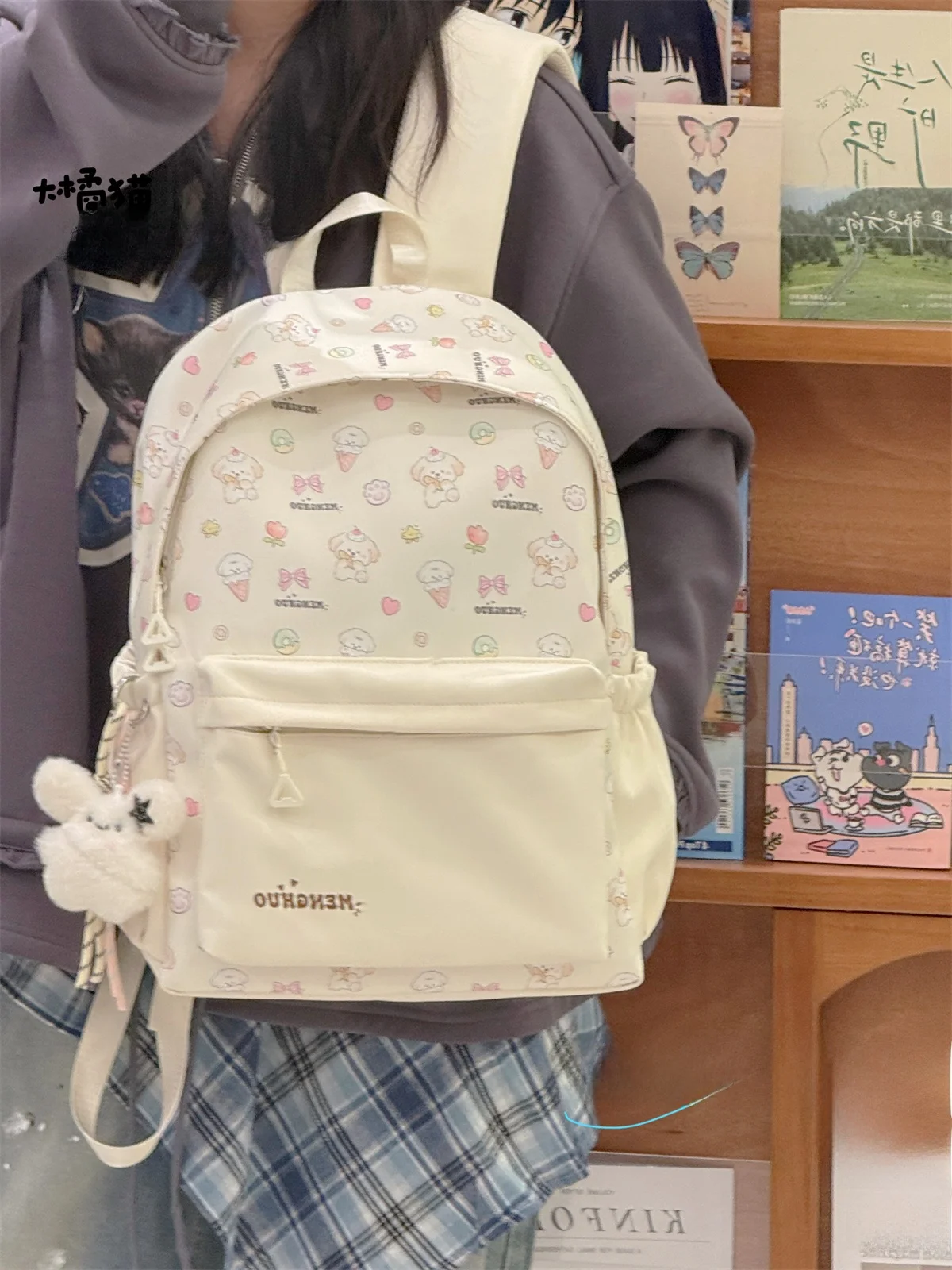 おしゃれな高校生向けリュック：学院風キャラクターリュックの実用性とデザイン解析