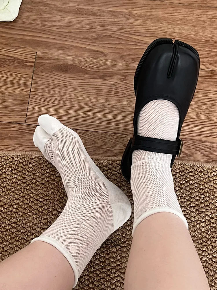 足だしで足の疲れを和らげるには？春夏の軽さと通勤スタイルに合うタビソックスの選び方