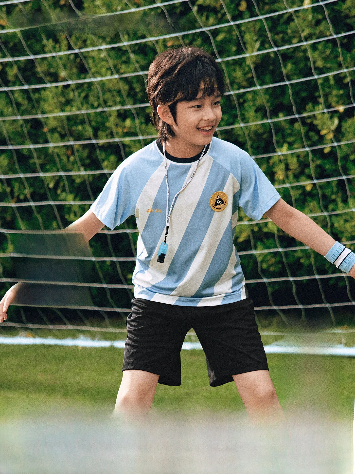 サッカー服で夏を楽しむには、どんなTシャツとパンツがおすすめ？