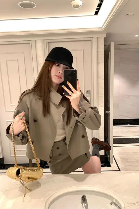 スイス美術館コレクション 緑色長袖ショートトレンチコートとAラインスカートセット【秋用】