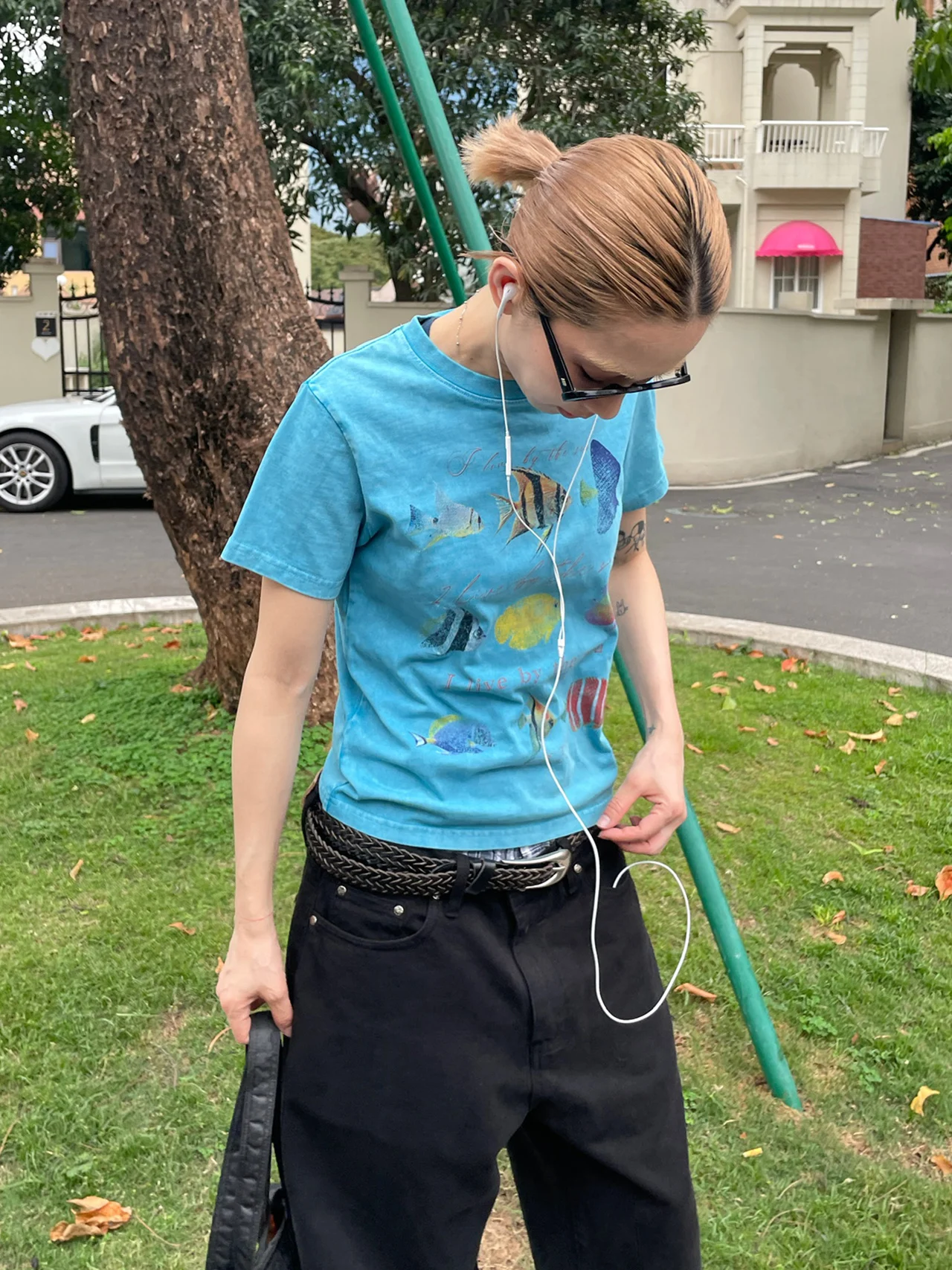 魚群プリントのウォッシュドショートTシャツ：色褪せたデザインの実用性とメンテナンスガイド
