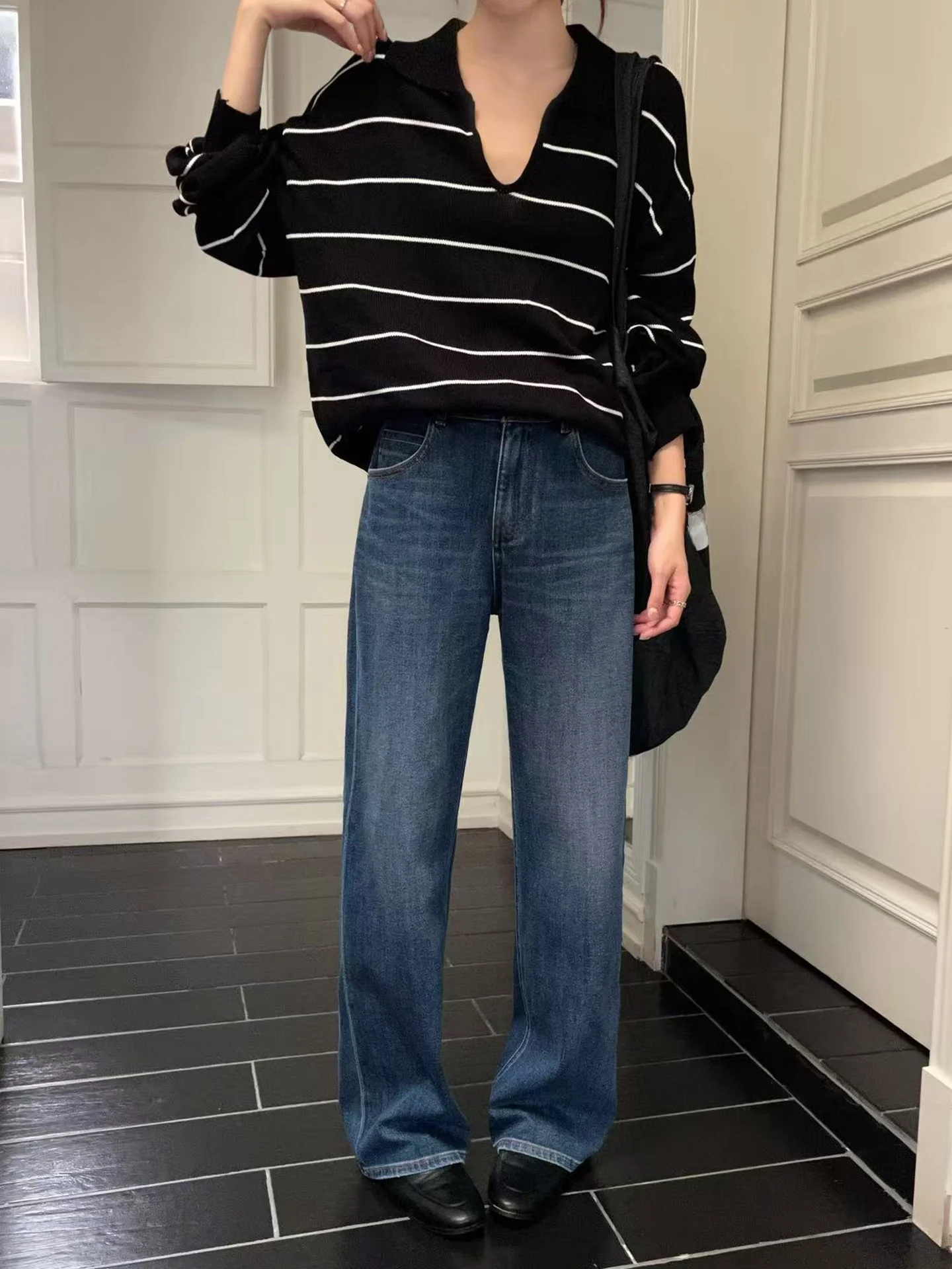 高腰デニムパンツ：70年代ファッションのスタイルを現代に再解釈