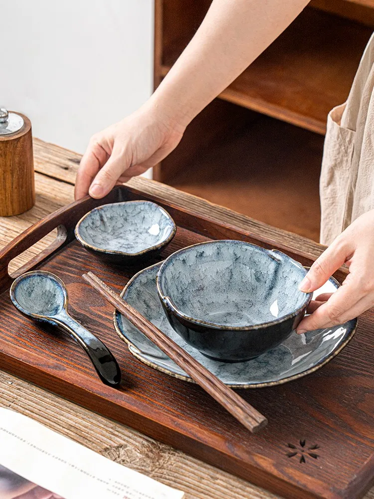 府  中で和風食器を選ぶなら、現代風レトロが一番？