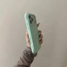 薄荷グリーンのマグネット吸着耐衝撃ケース【シンプルデザイン・シリコン製・iPhone用】