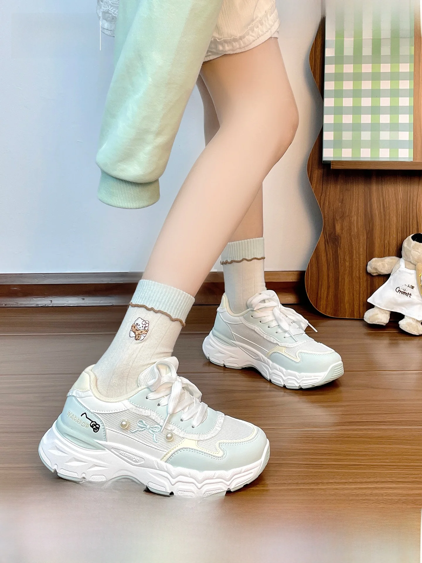女子高生スニーカー：Warrior/回力夏用厚底透過型スニーカーの実用性とシーン別活用