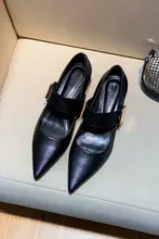 フランス風 ポインテッドトゥマリージェン パンプス【太ヒール・ストラップデザイン・ブラック】（セットアップ対応）