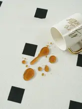 デザイナーオリジナルの異形カーペット【現代風・ストライプ・洗濯不要】