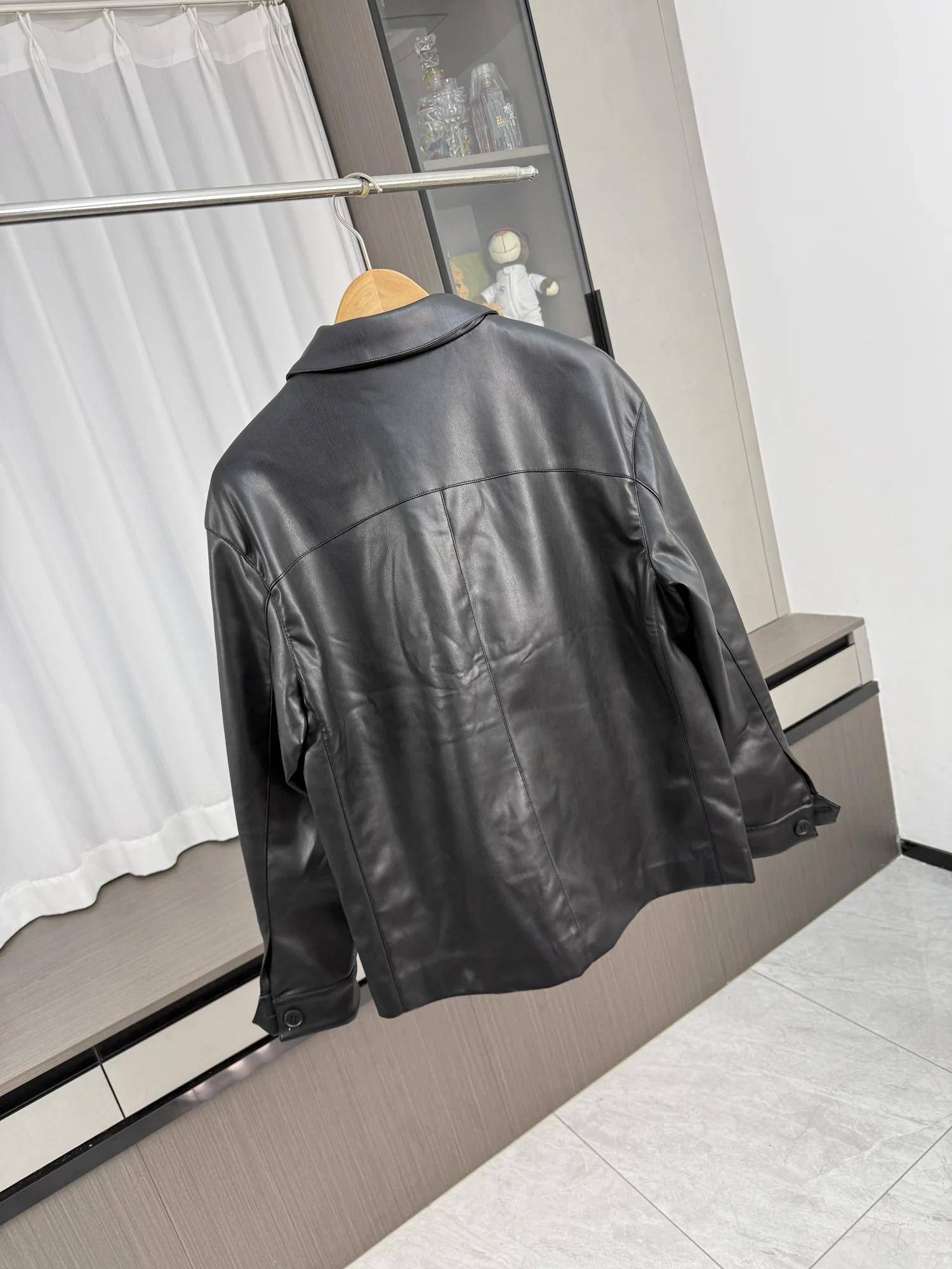 白のジャケット メンズは、本当に「通勤」に合うのか？