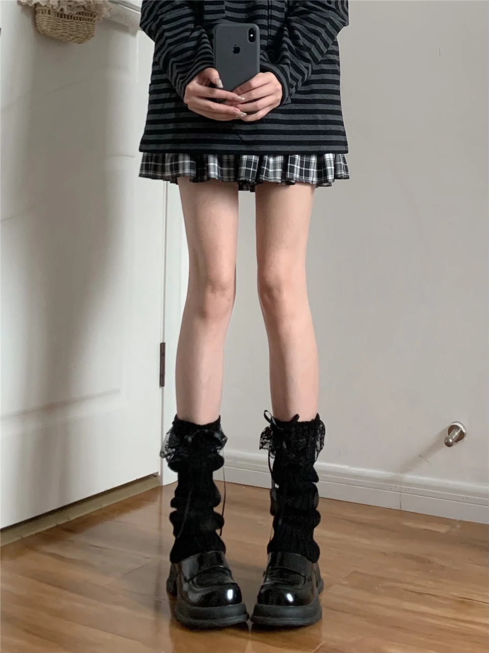 黒 リブニットとは：少女風の秋冬ニットソックスの実際の特徴と使用シーン