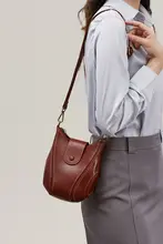 本革製 レディース ショルダーバッグ【高級感・斜め掛け・小型】