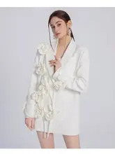 立体花デザインのホワイトレディースジャケット【エレガント・上質仕立て】