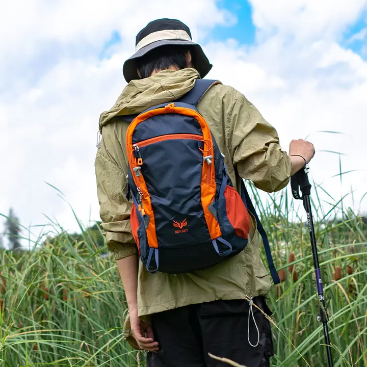 軽量デザインの防水登山リュックサック【男女兼用・ハイキング・旅行用】