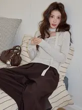 Vネックドット柄長袖Tシャツ【オートミールカラー・スタイリッシュ・ニット素材】