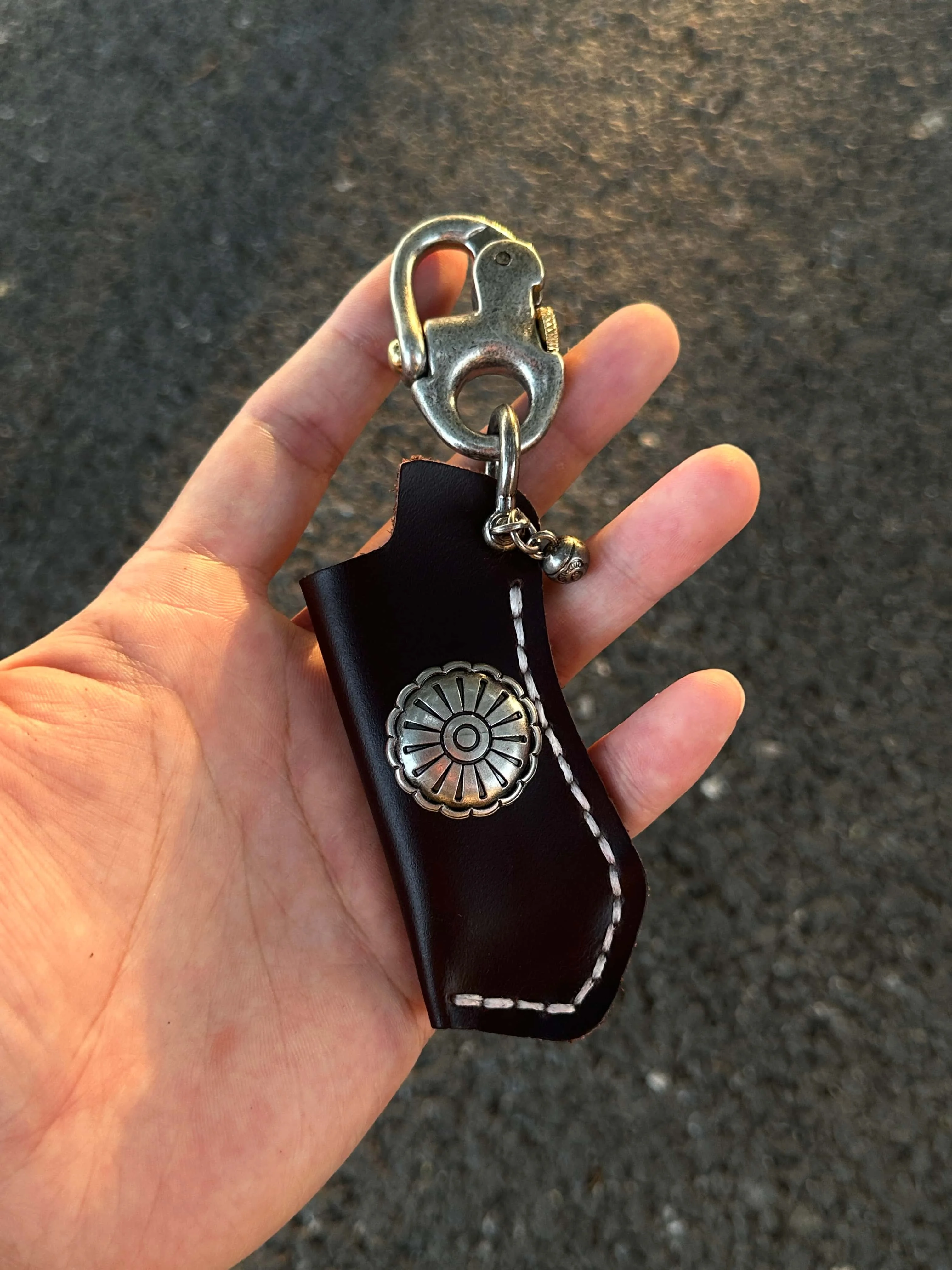 カバンにつけるキーホルダーとして、アンダー テール キーホルダーは本当に必要なのか？