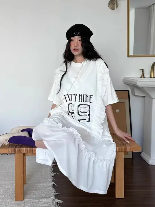 デザイン性のある半袖Tシャツワンピース【フリル付き・夏用・レタープリント・カジュアル】（セットアップ対応）