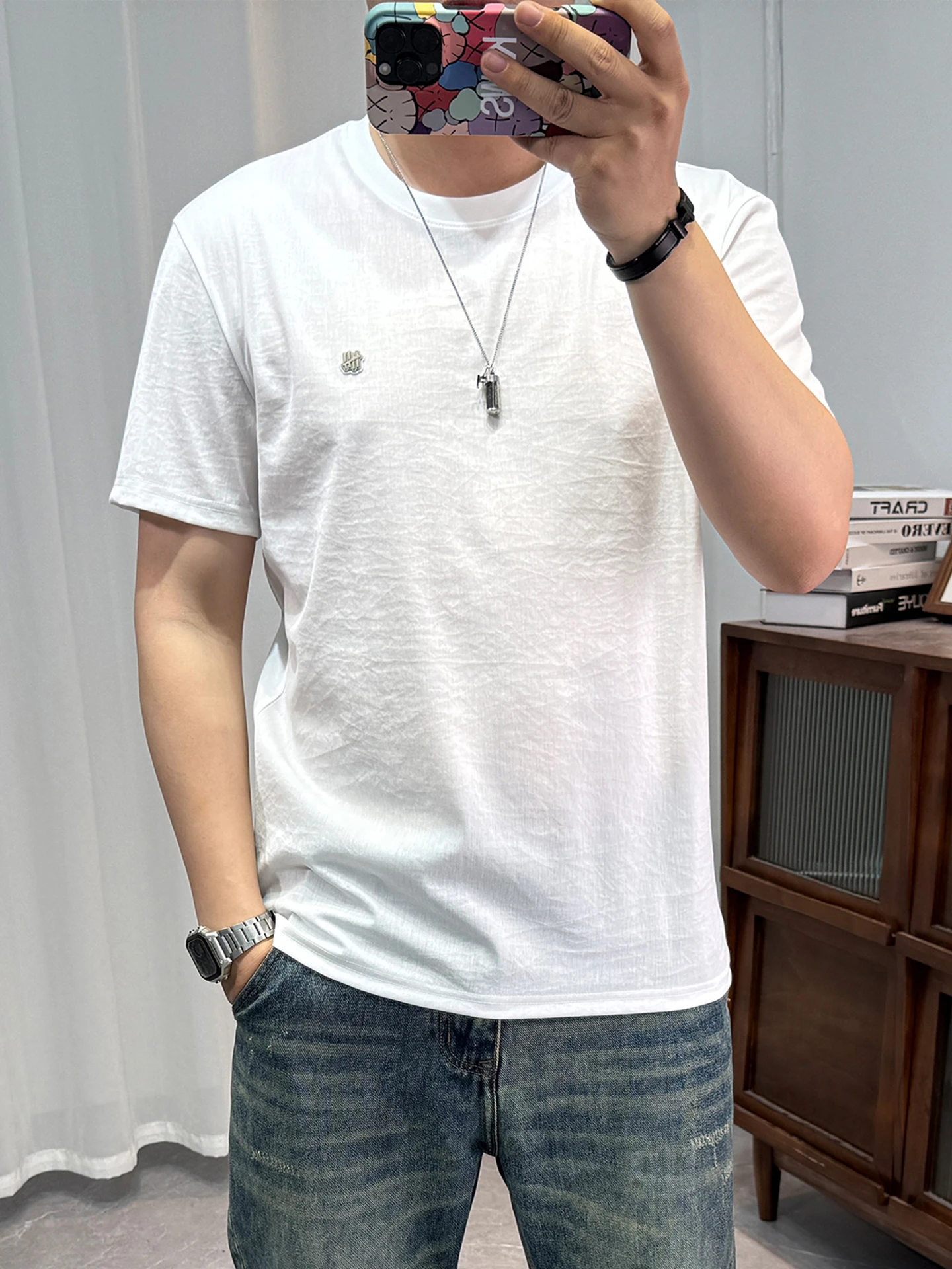 メンズTシャツの素材選び：コットンリネン半袖Tシャツの実用性と使い分け