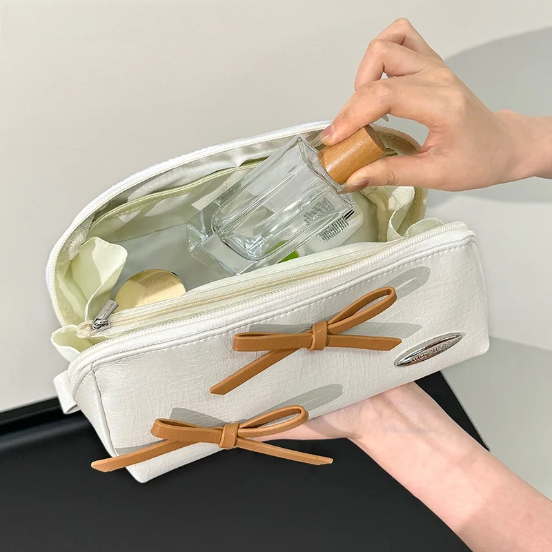旅行用化粧品ポーチ MOREUSEE ポータブルケース：多機能でリュックに収まる女性向け収納解決策