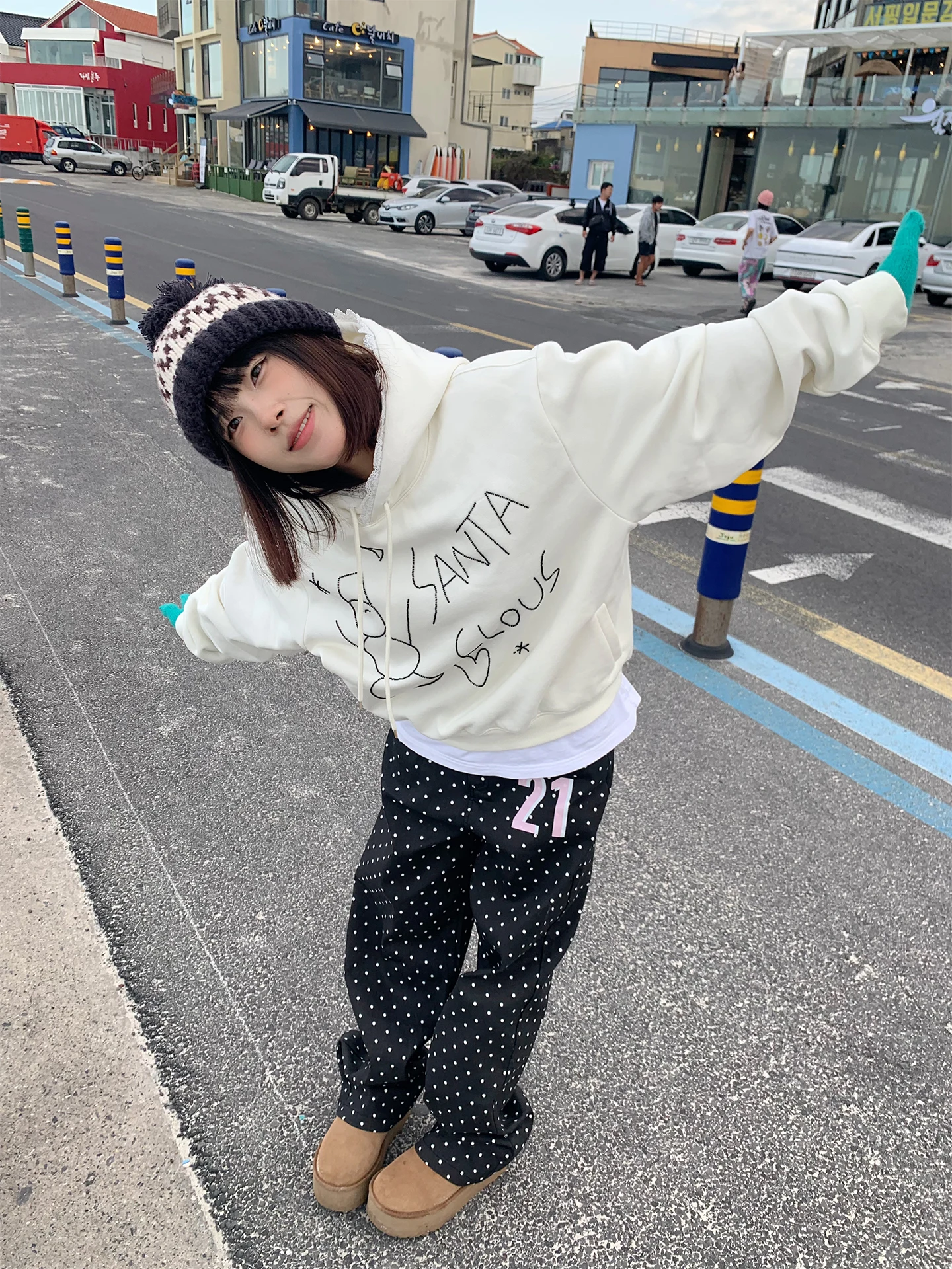 ドット柄カジュアルパンツで失敗しないコーデは？