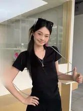 ブラックVネックショートスリーブTシャツ【ゆったりとしたデザイン・カジュアル用・女性用】