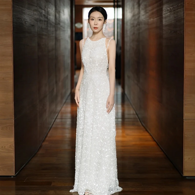 結婚式に着る母親のフォーマルドレスはどう選ぶ？ワインレッド  と白の違いは？