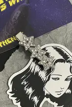 メタリック感の星型ビジュー付きヘアクリップ【おしゃれな前髪留め・カジュアルデザイン】