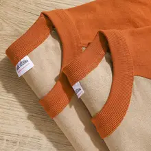 カジュアルな着こなしにぴったり！コットン混のロングスリーブTシャツ【ラグラン・クルーネック・二色仕立て】