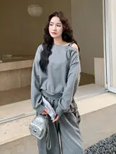 グレーの秋のスタイル！オフショルダーのパーカーとチェック柄ワイドパンツ（セットアップ対応）